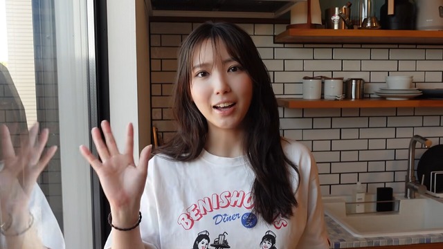 沢口愛華ヤンマガ水着グラビアメイキング (22)
