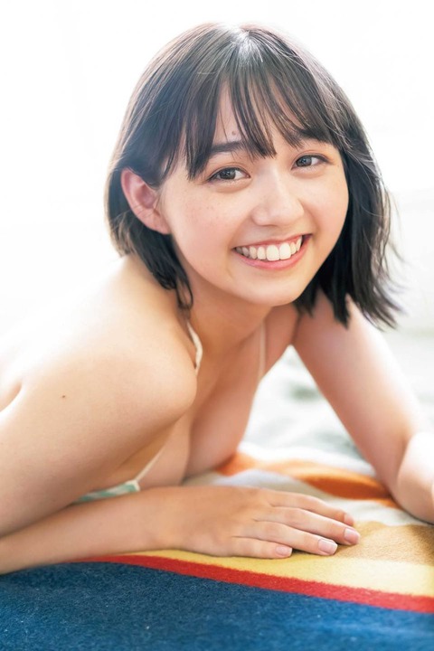 美澄衿依推定Hカップ水着グラビア
