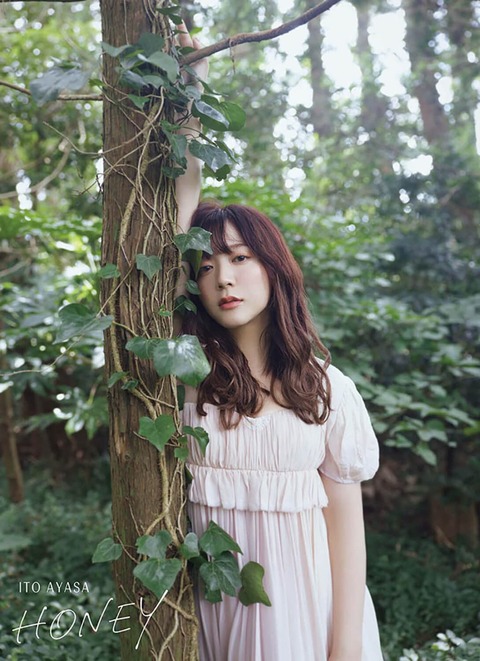 伊藤彩沙 2nd水着写真集 HONEY