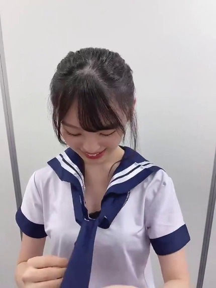 新澤菜央のネクタイ結べない動画 (1)