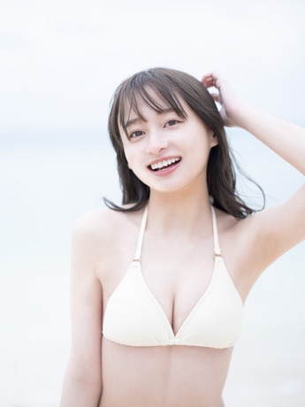 日向坂46影山優佳1st写真集「知らないことだらけ」水着カット