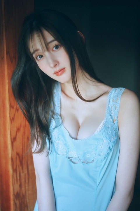 菜那セシルSPA水着グラビア