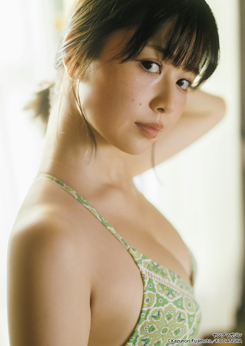 冴木柚葉ヤンマガ水着グラビア