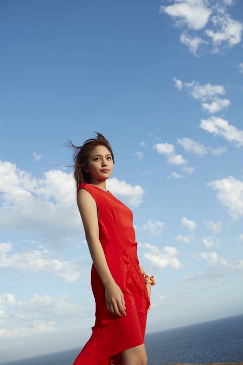 川口春奈水着カレンダー