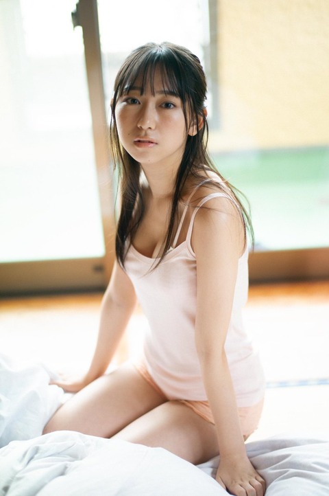本間菜穂週プレ水着グラビア画像