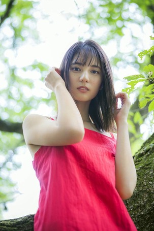 日向坂46小坂菜緒が1st写真集発売