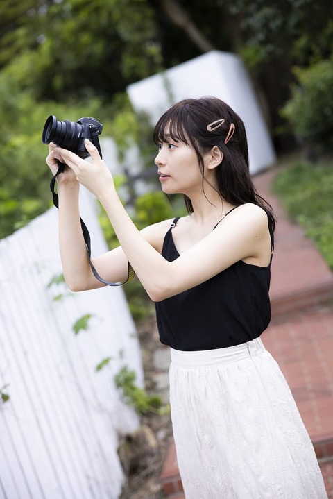 元NMB48内木志2nd写真集「various」ランジェリー姿