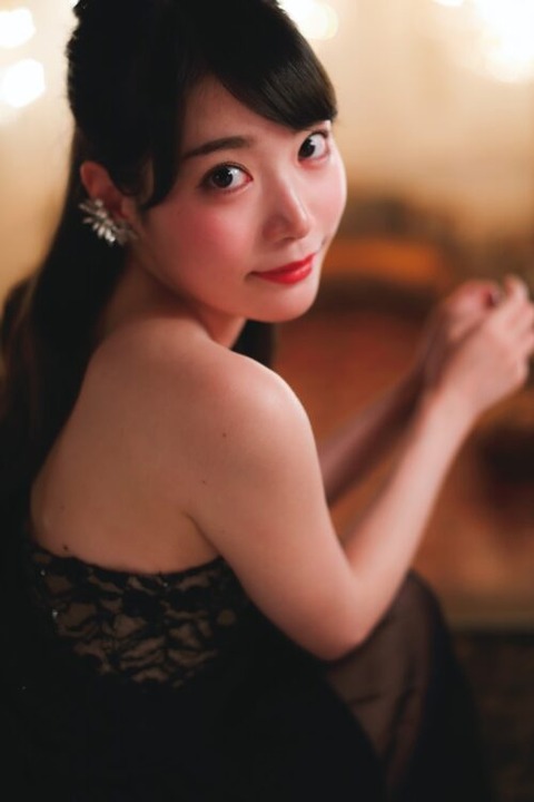 竹俣紅ファースト写真集『 夜明け前、紅さす。(仮) 』