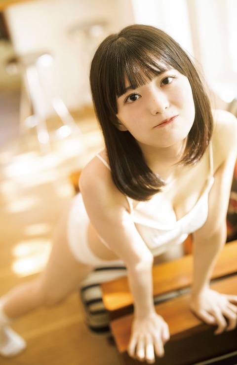 小柴美羽ヤンジャン水着グラビア