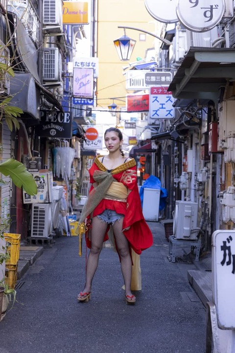 ぱんちゃん璃奈1st水着写真集