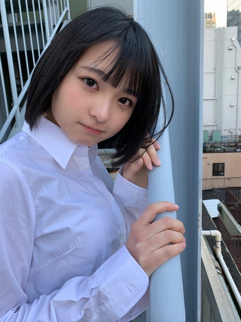 桐原美月ヤンジャン水着グラビア