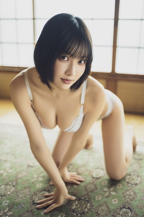 小倉あずさ「グラビアンエイジ」Hカップ水着グラビア