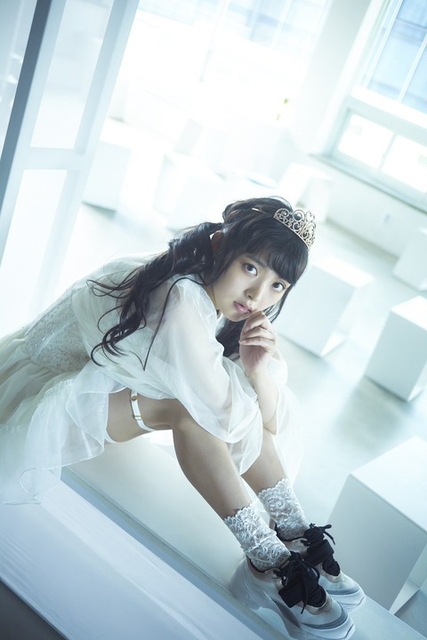 上坂すみれ写真集「すみれいろ」