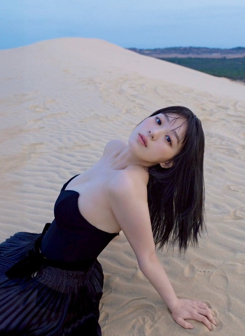 高野真央FRIDAY水着グラビア