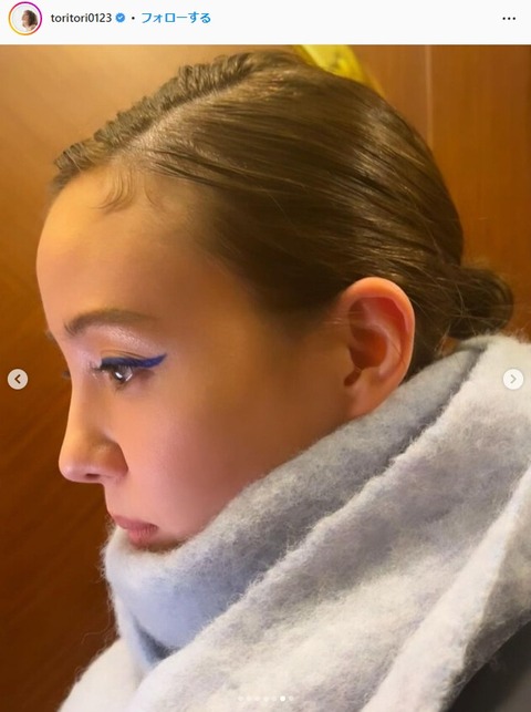 トリンドル玲奈ミニ丈美脚ショット (12)