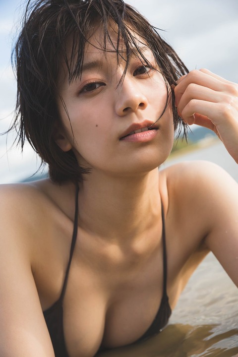 佐藤美希1st写真集Fカップ水着姿