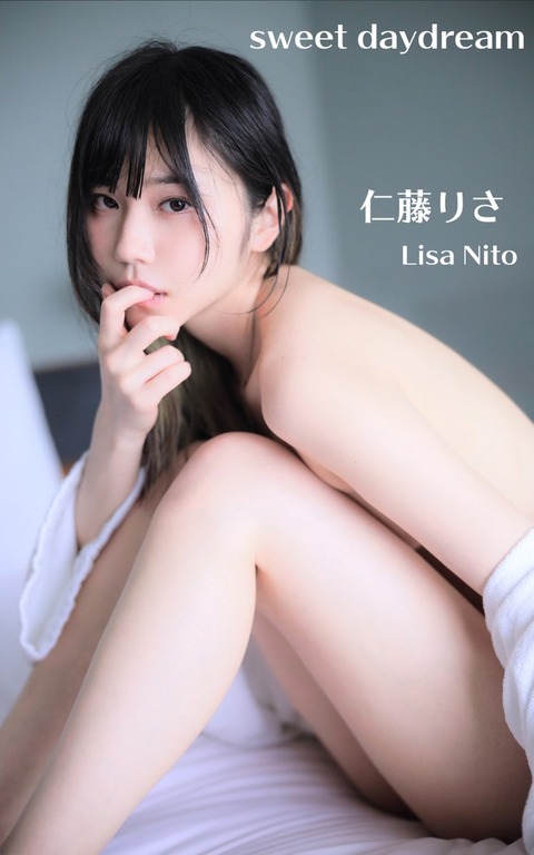 謎の骨格美女 仁藤りさ写真集表紙