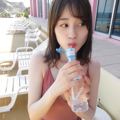 声優の伊藤美来の写真集