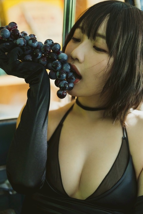 小倉あずさ「週刊プレイボーイ」水着グラビア