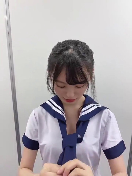 新澤菜央のネクタイ結べない動画 (3)