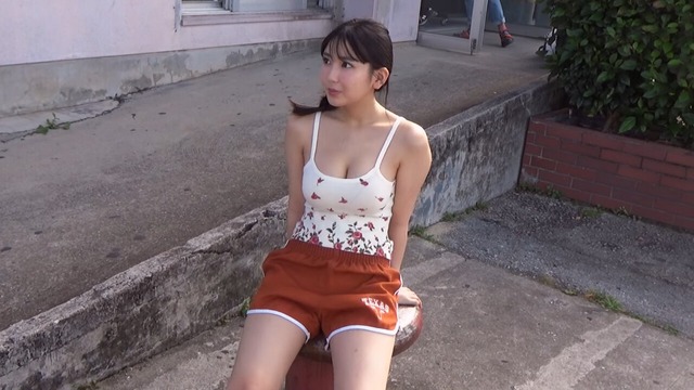 沢口愛華ヤンマガ水着グラビアメイキング (5)