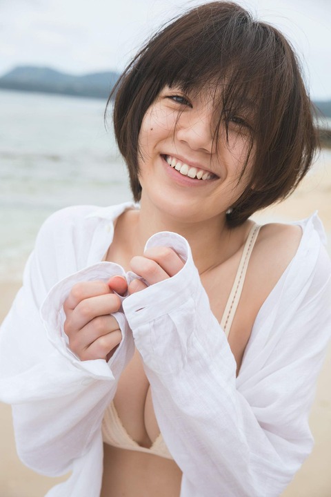 佐藤美希1st写真集Fカップ水着姿