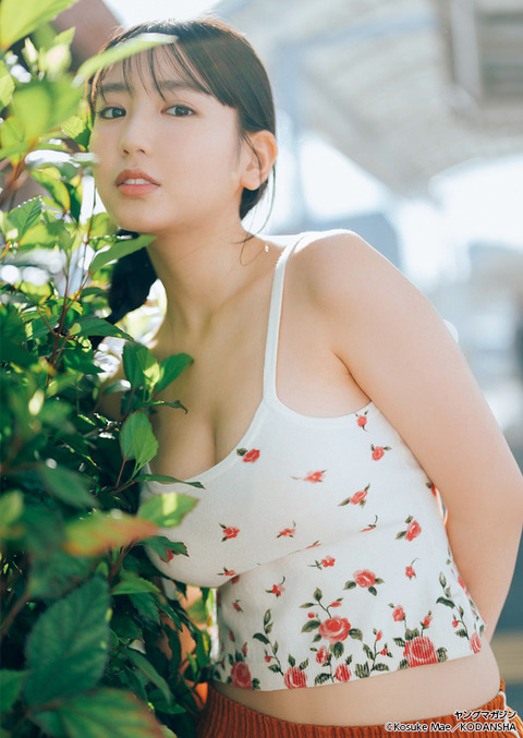沢口愛華ヤンマガFカップ水着グラビア