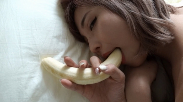 鎌沢朋佳グラビアDVD「ハッピービッチ」 (14)