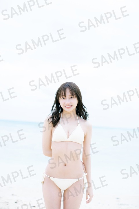 日向坂46影山優佳1st写真集水着姿カット