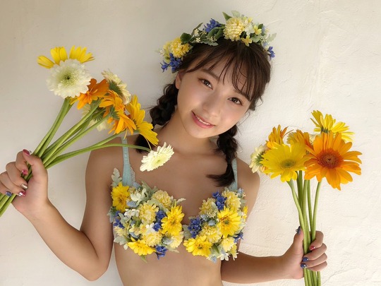 塩川莉世カップサイズ水着グラビア