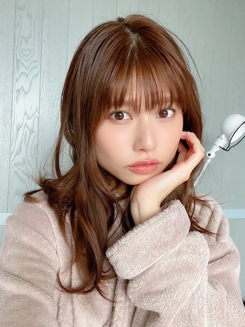 鹿目凛の茶髪「#ぺろりんのおうちグラビア」