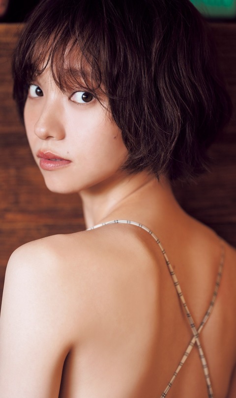 島田和奏ヤンジャン初水着グラビア