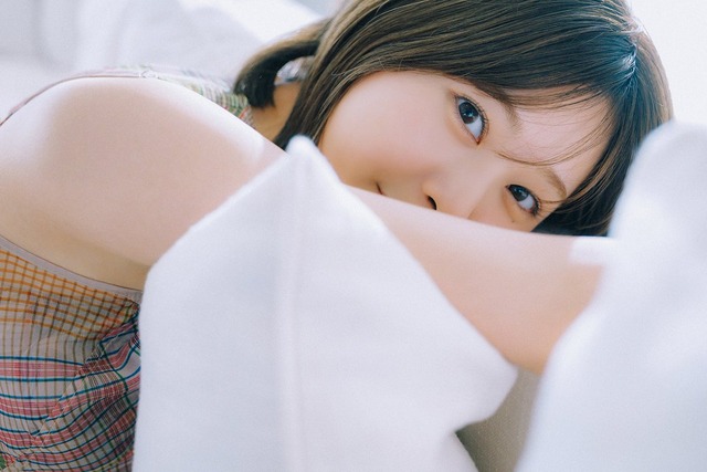日向坂46富田鈴花1st写真集