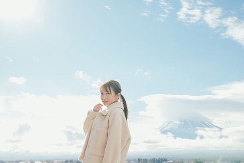 乃木坂46秋元真夏卒業記念写真集『振り返れば、乃木坂』