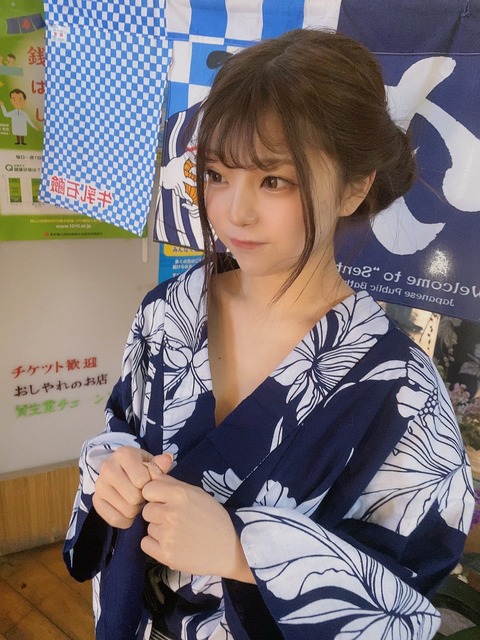 もも(バーレスク東京)Hカップ水着グラビア