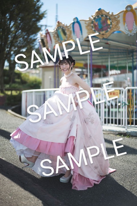 日向坂46東村芽依1st水着写真集「見つけた」