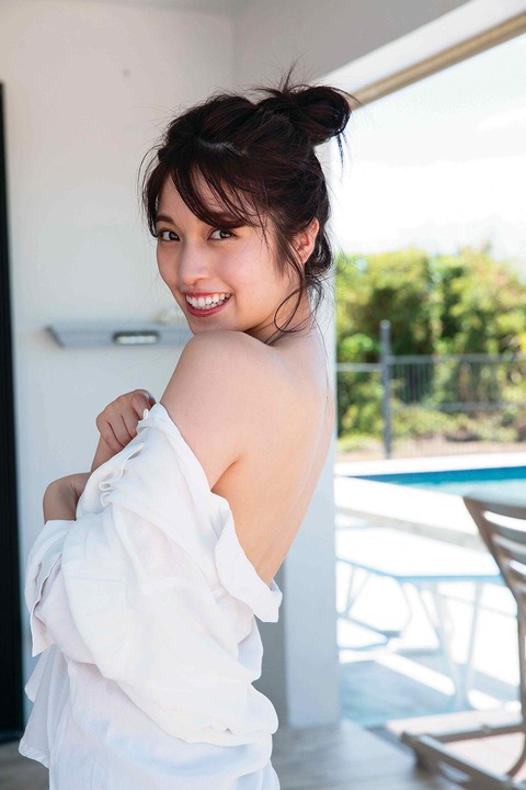 MIYUファースト水着写真集「Birth」