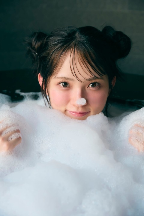 水野舞菜1st写真集水着カット