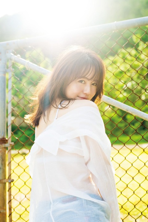 磯山さやか最新写真集『and more』