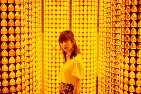 真山りかファースト写真集「麗花」