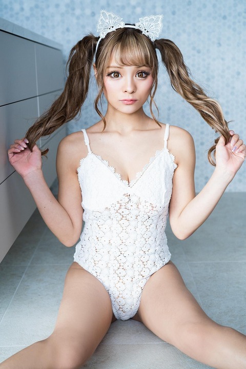 まぁみ(小田愛実)1st写真集下着&水着
