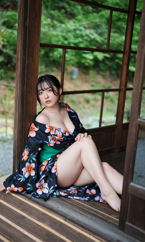 麻倉瑞季「週刊プレイボーイ」水着グラビア