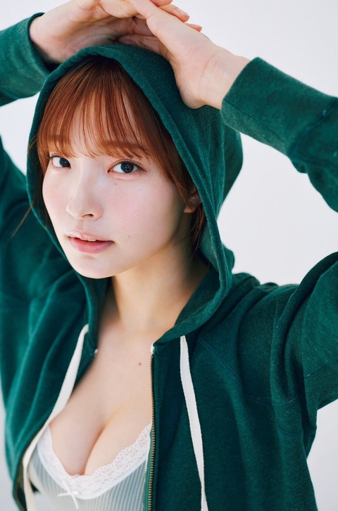 里仲菜月FRIDAY水着グラビア