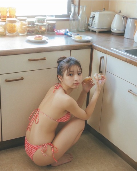 一ノ瀬瑠菜ヤングチャンピオンデジタル写真集「ねえ、聴いて。」