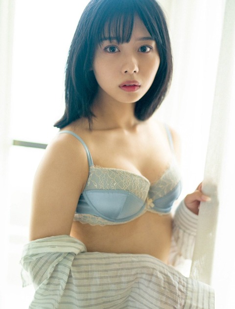 ナナランド峰島こまき1st写真集ランジェリー姿カット