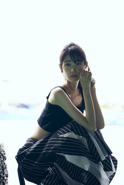 髙橋ひかるファースト写真集「WATERFALL」