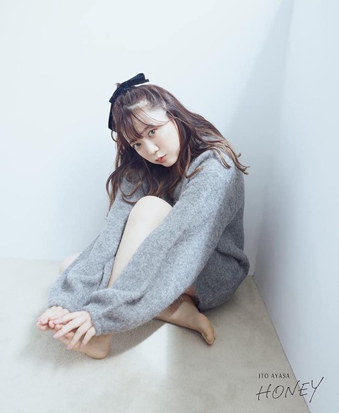 伊藤彩沙 2nd水着写真集 HONEY