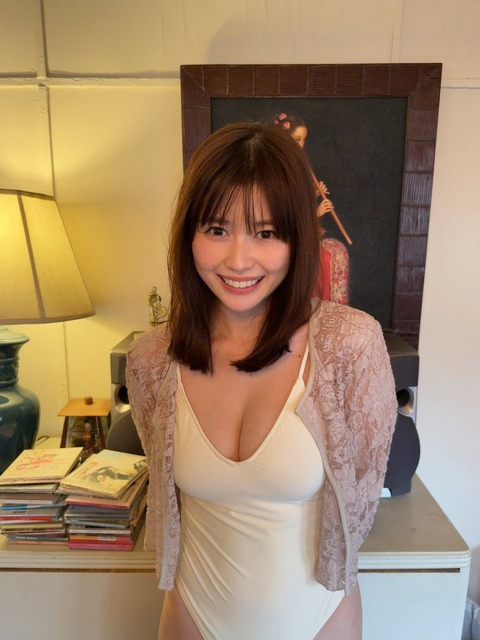 冴木柚葉FLASH水着グラビア