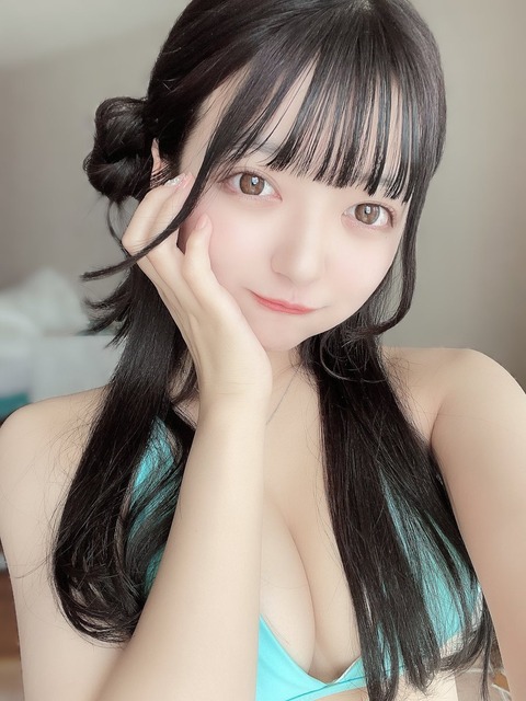 成瀬みるあ推定Fカップ水着グラビア