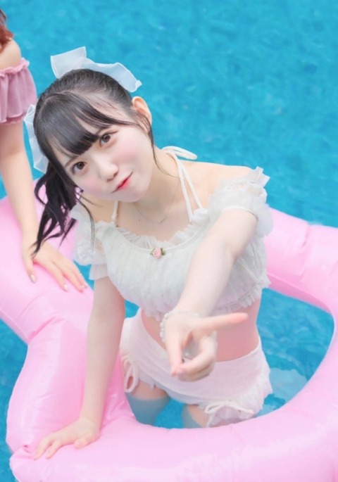 新居歩美(18)水着姿@Twitter